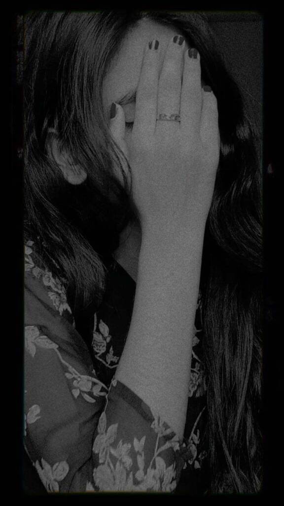 Black And White Girl Profile Pic